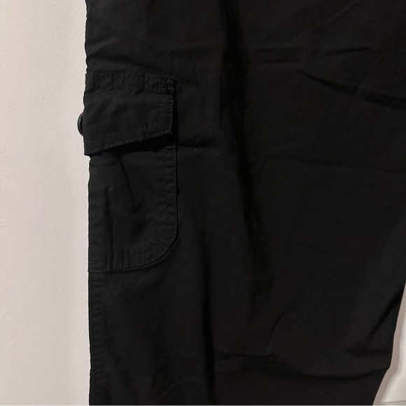 NWT St. John’s Bay Black Studded Mid-Rise Capri Cargo Pants Women’s Size 12 Y2K - Picture 13 of 13